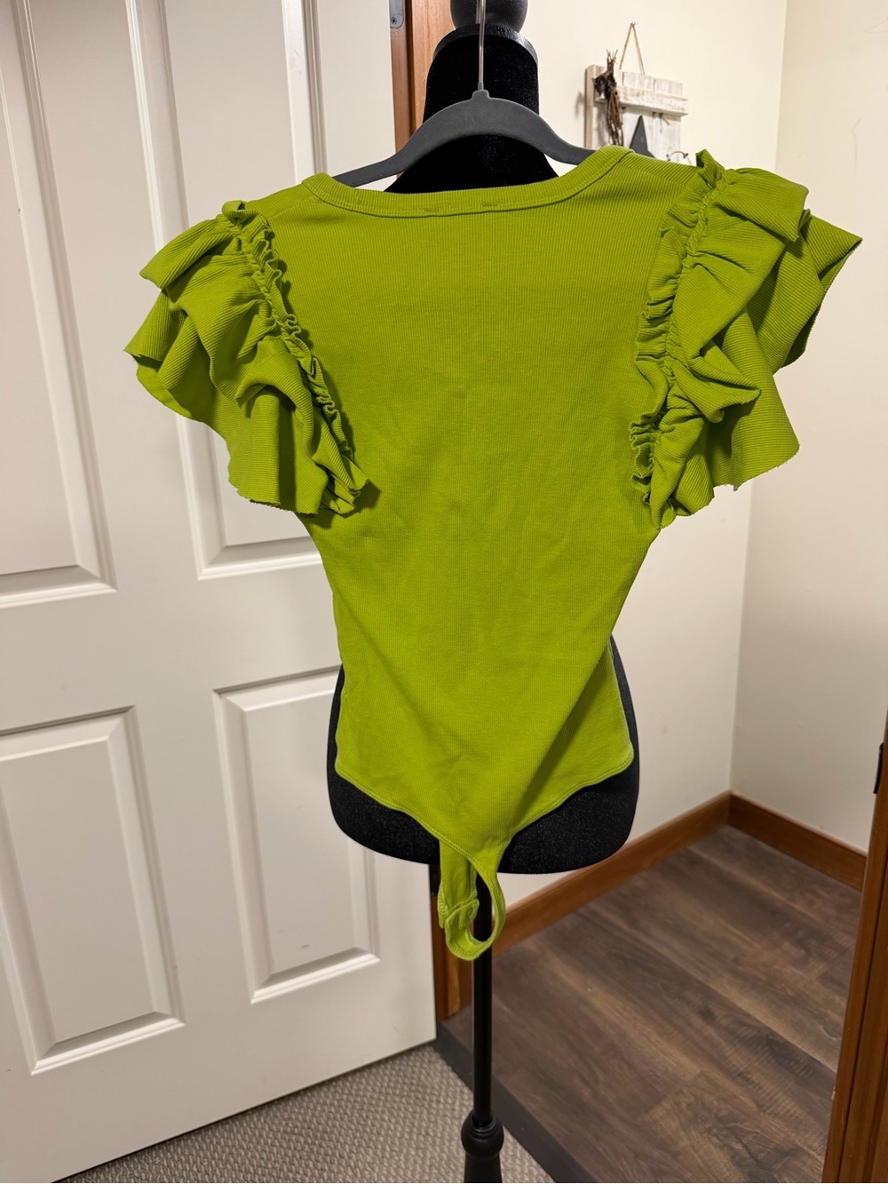 Express Lime Green Ruffle Sleeve Ribbed Bodysuit Size Small - Picture 3 of 3